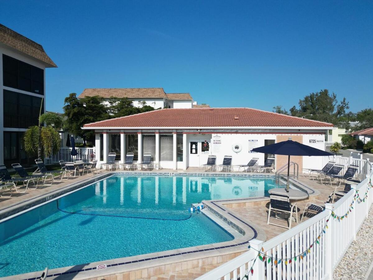 2 Bed 2 Bath Centrally Located On Siesta Key Sarasota Bagian luar foto